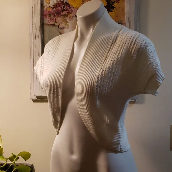 APT. 9 Cardigan - Picture 2 of 6